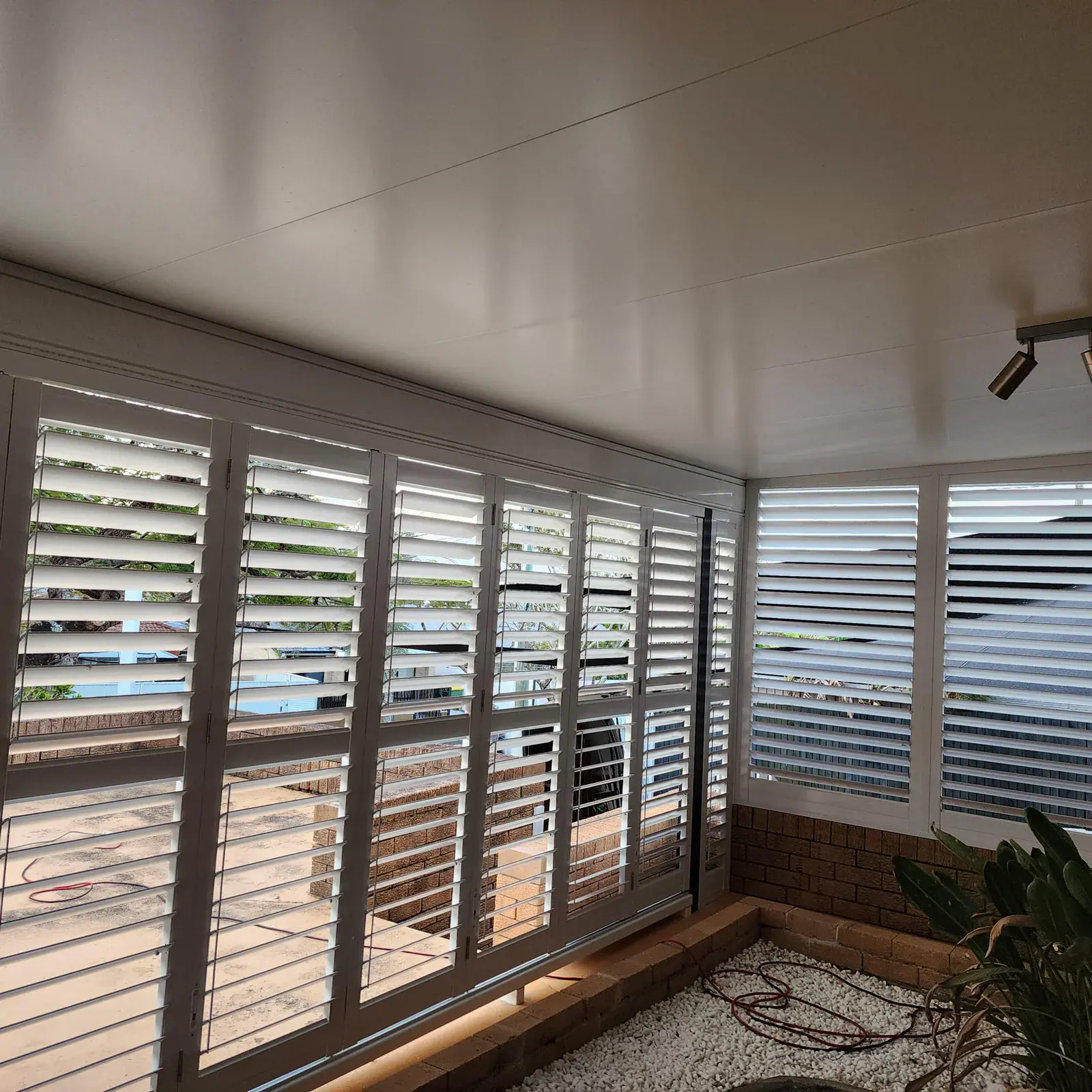 We provide builders with shutters, outdoor blinds, curtains, and indoor blinds — Gold Coast installation