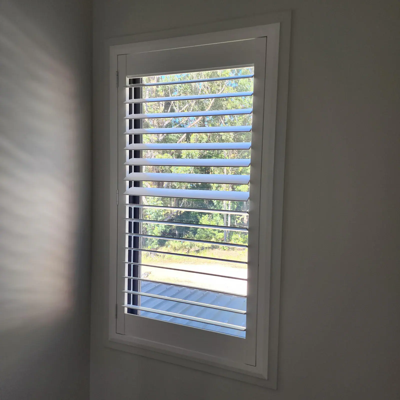 We provide builders with shutters, outdoor blinds, curtains, and indoor blinds — Gold Coast installation